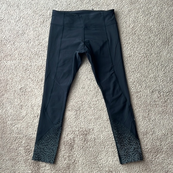 Lululemon Tight Stuff Reflective Crop Scallop Hem Legging - Picture 4 of 10
